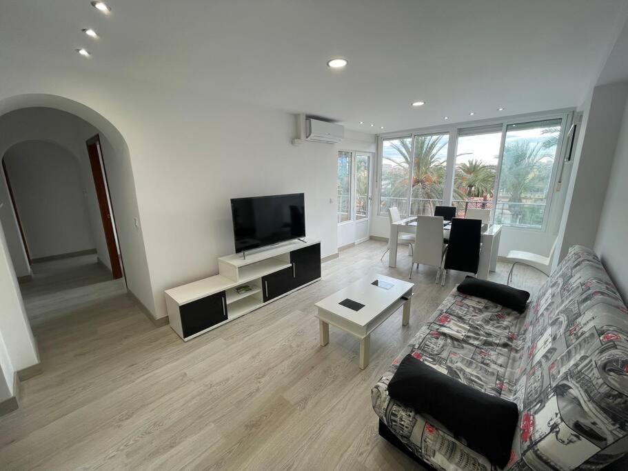 Nice Apartment Near The Sea Τορεβιέχα Εξωτερικό φωτογραφία