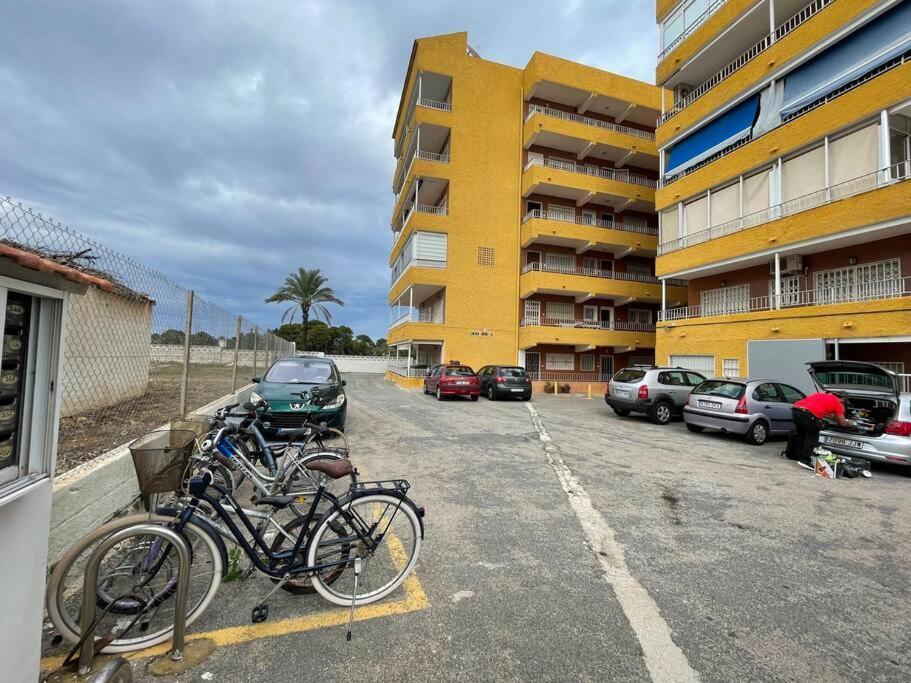 Nice Apartment Near The Sea Τορεβιέχα Εξωτερικό φωτογραφία