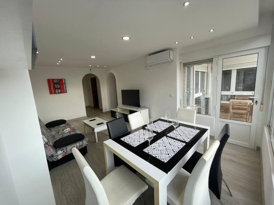 Nice Apartment Near The Sea Τορεβιέχα Εξωτερικό φωτογραφία