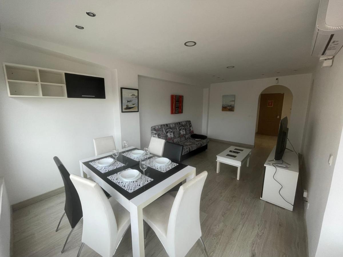 Nice Apartment Near The Sea Τορεβιέχα Εξωτερικό φωτογραφία