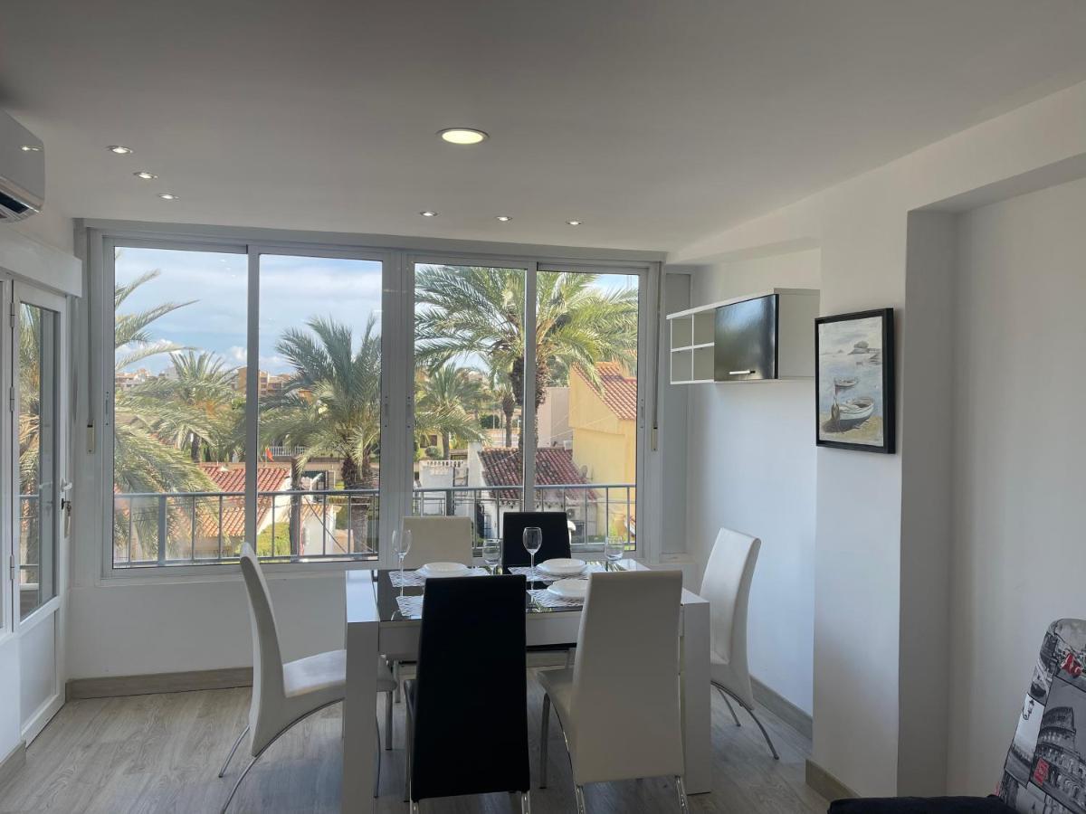 Nice Apartment Near The Sea Τορεβιέχα Εξωτερικό φωτογραφία